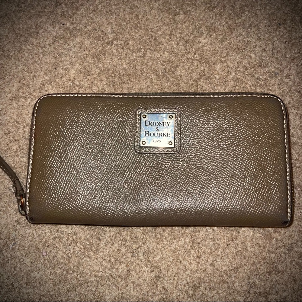 Dooney & Bourke wallet